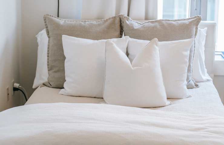 Cambiare il letto: la routine per garantire una pulizia profonda