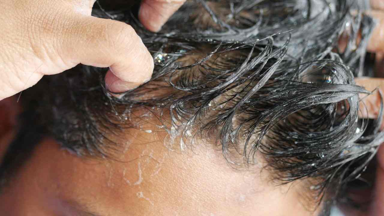 uomo rinuncia shampoo 6 anni