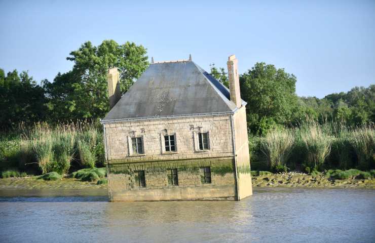 Casa galleggiante Loira storia incredibile