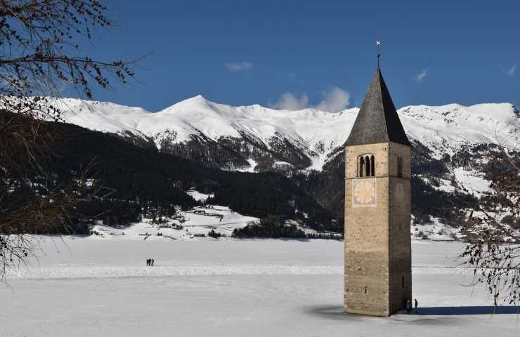 Antico paese Curon Lago di resia campanile sommerso