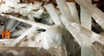 In questa grotta le dimensioni dei cristalli sono gigantesche: perché accade?