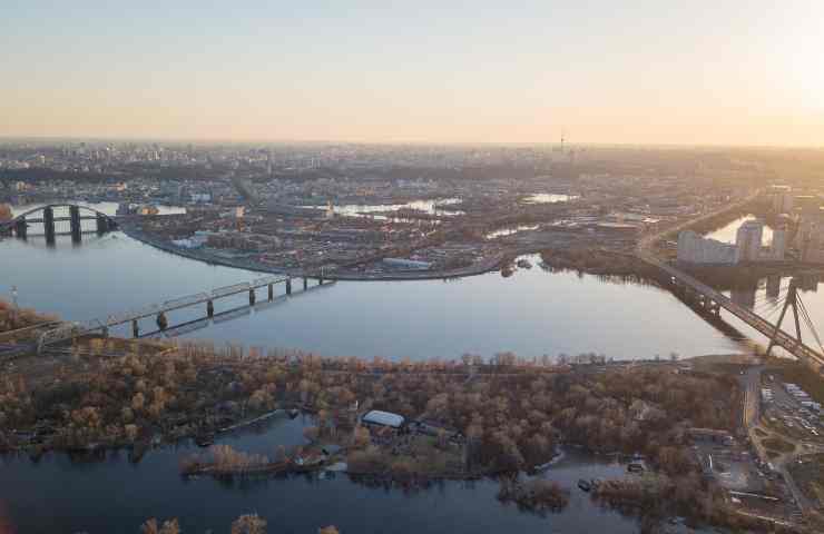 Kiev bagliore notte meteorite