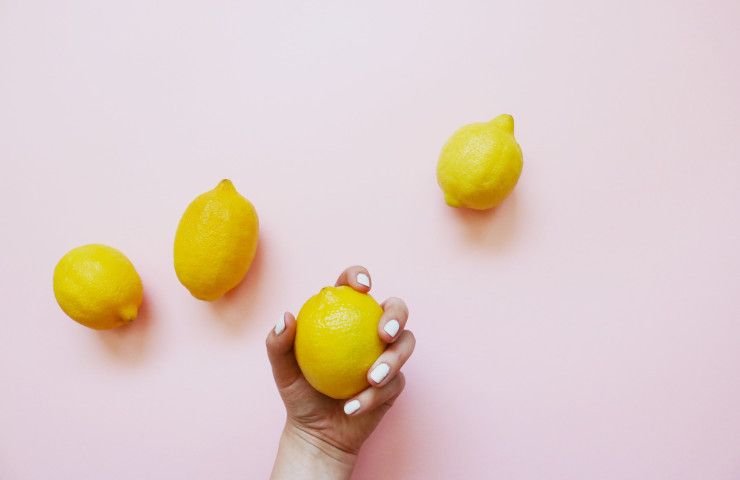 Trucco limone stuzzicadenti spremere succo senza tagliare
