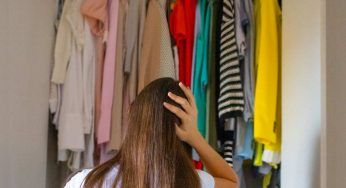 Piega le magliette così, il segreto che aspettavi: mai stato così facile e ordinato!