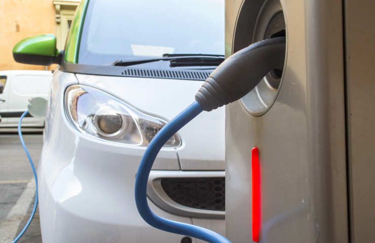 Ricarica auto elettriche metodi risparmio 