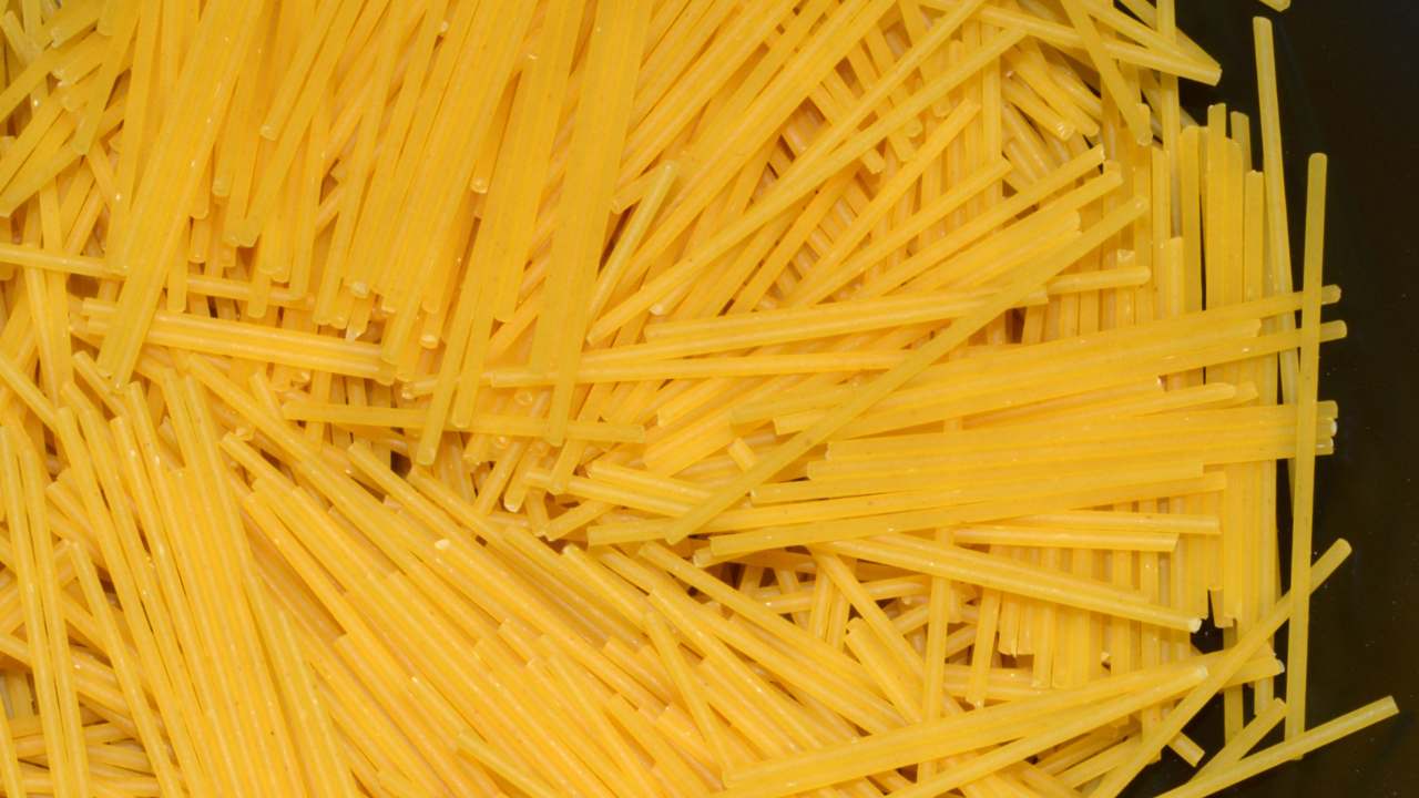 Spaghetti spezzati tra chi li ama e chi meno, come nascono?
