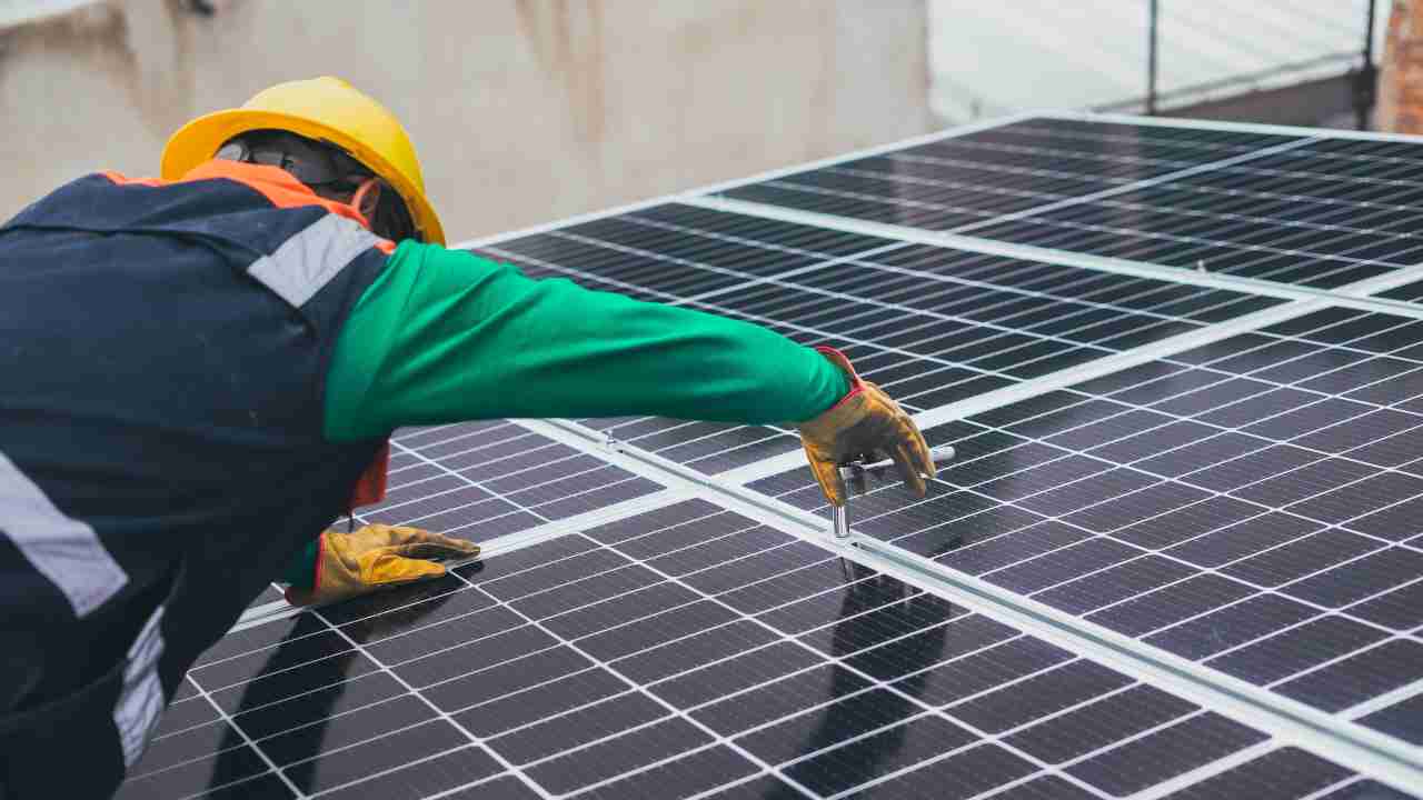 Piastrelle fotovoltaiche pavimenti energia solare tecnologia azienda veneta