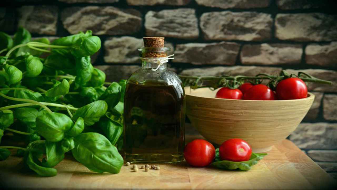 basilico pomodori olio