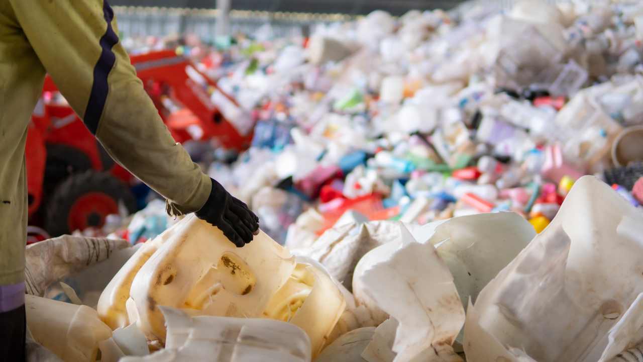 rifiuti plastici pianeta sommerso