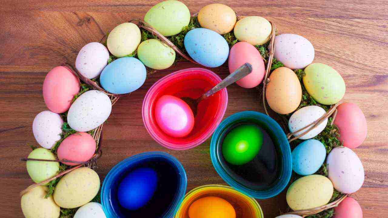 colorare uova modo sicuro
