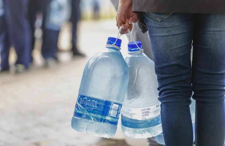 Bottiglie di plastica retta scolastica