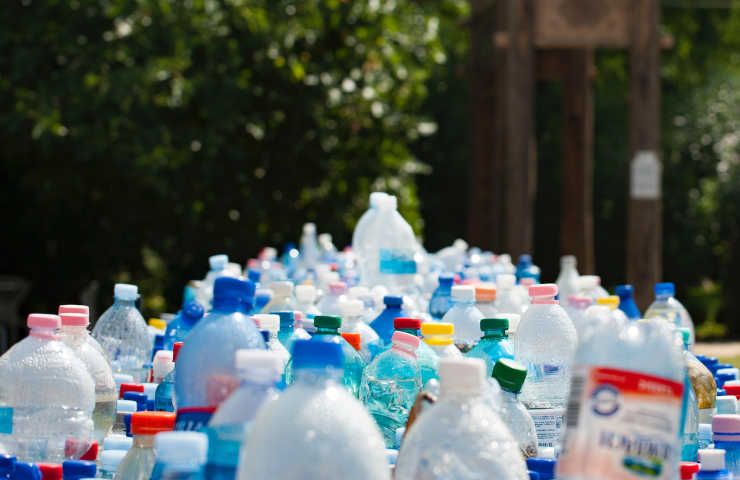 Daniele Vicari post Facebook bottiglia acqua 3 euro aeroporto