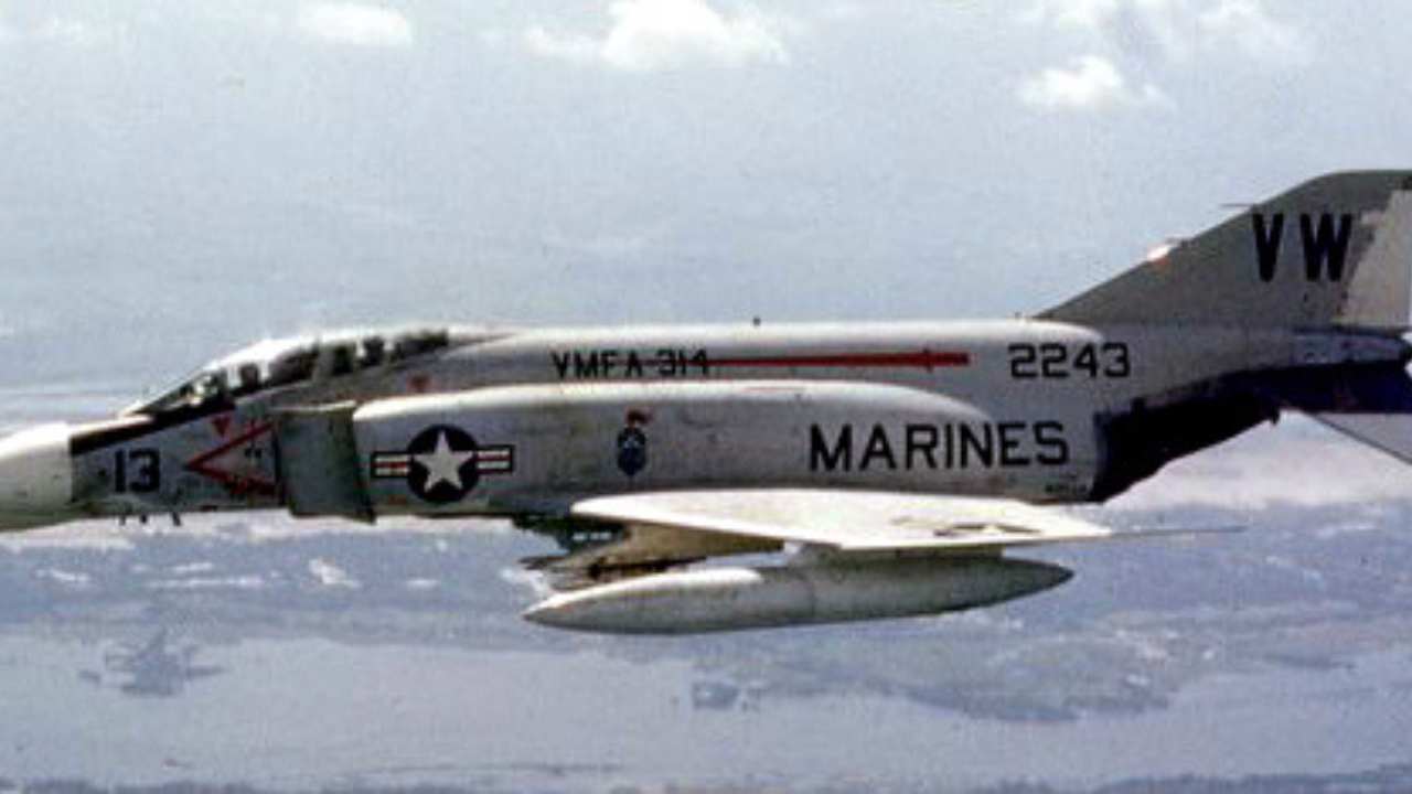 volo F4 militare della marina degli stati uniti 1971