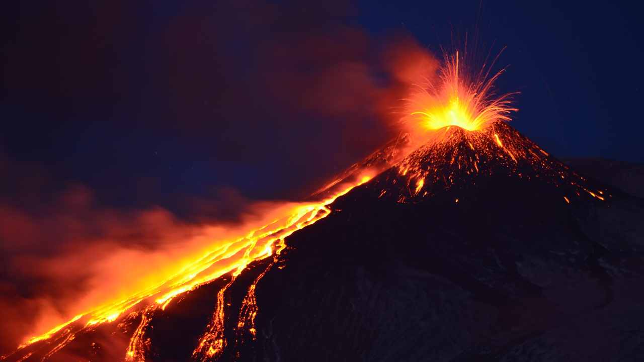 vulcano etna attività terremoto