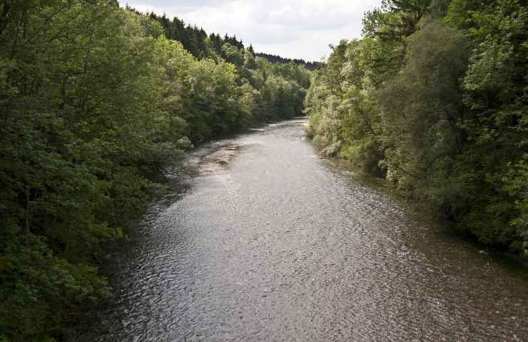 fiume esino versamento inquinante