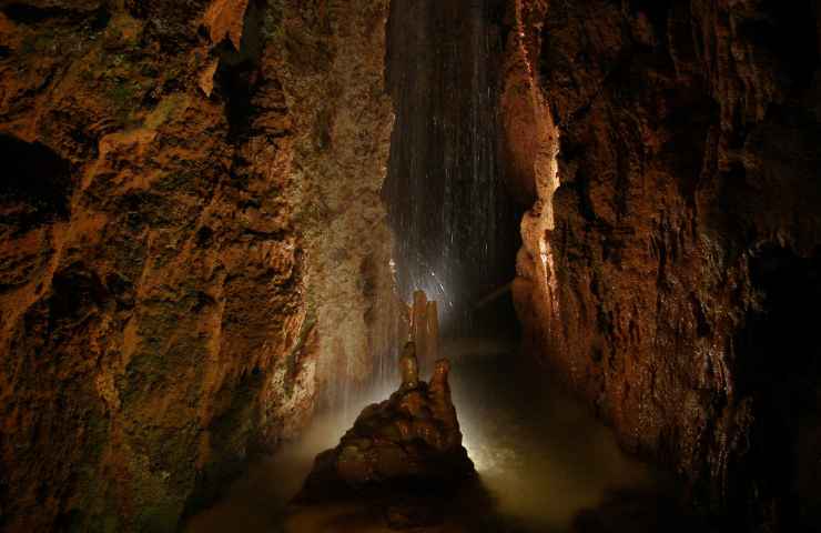 grotta Romania sigillata 5 milioni di anni