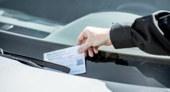 Sosta dell’auto con aria condizionata accesa: oltre al danno ambientale anche una salata multa!