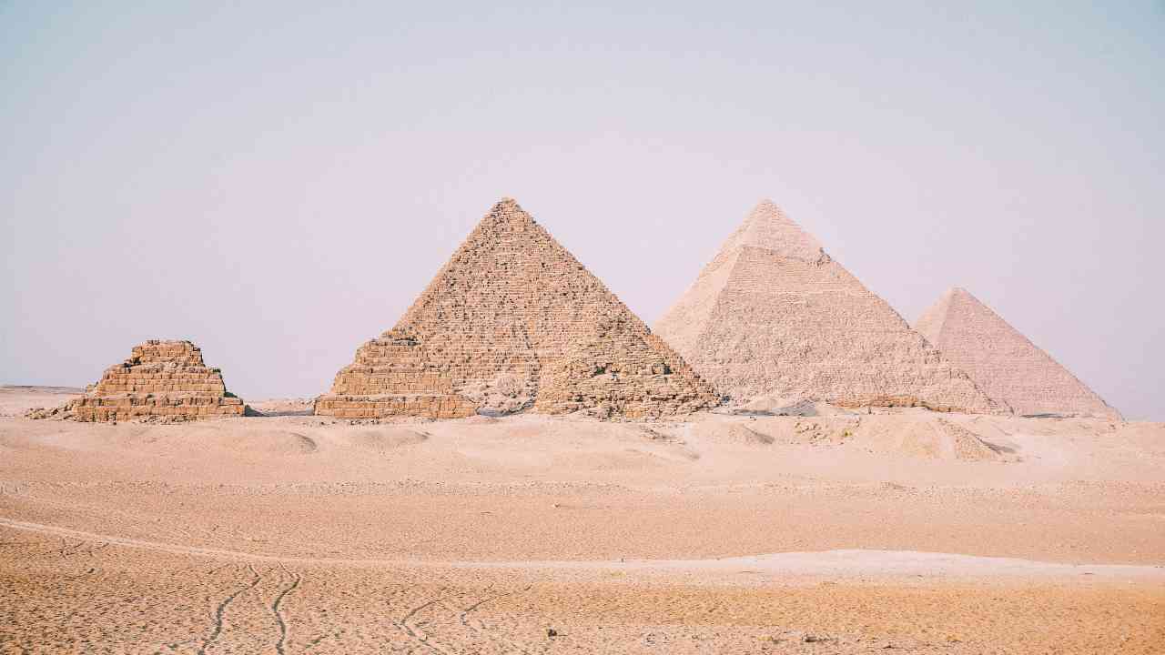 Egittologo malattia esplorazione tomba 