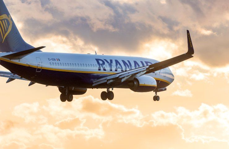 aereo Ryanair colpito fulmine
