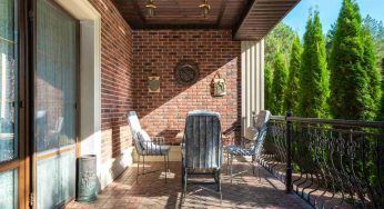 Sedie in resina: preparati a goderti il giardino in estate pulendole così