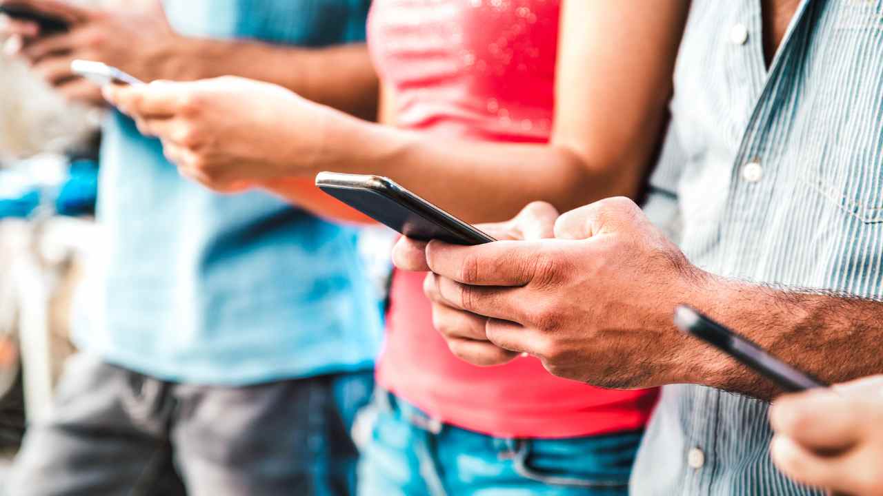 Smartphone sostenibilità consigli ambiente