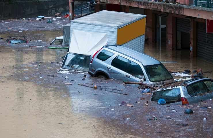 alluvione strade allagate