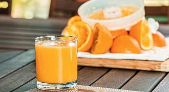 Spremuta di arancia meno fatica e più succo: prepara una ciotolina con dell’acqua