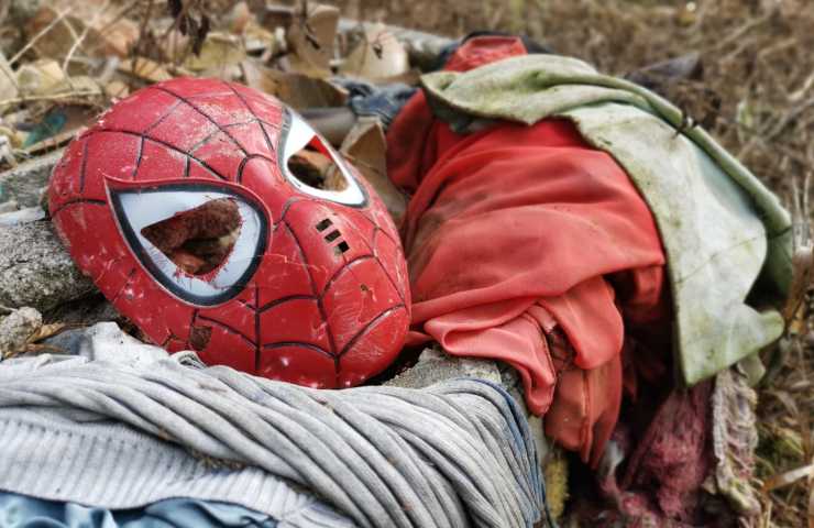 uomo travestimento spider-man