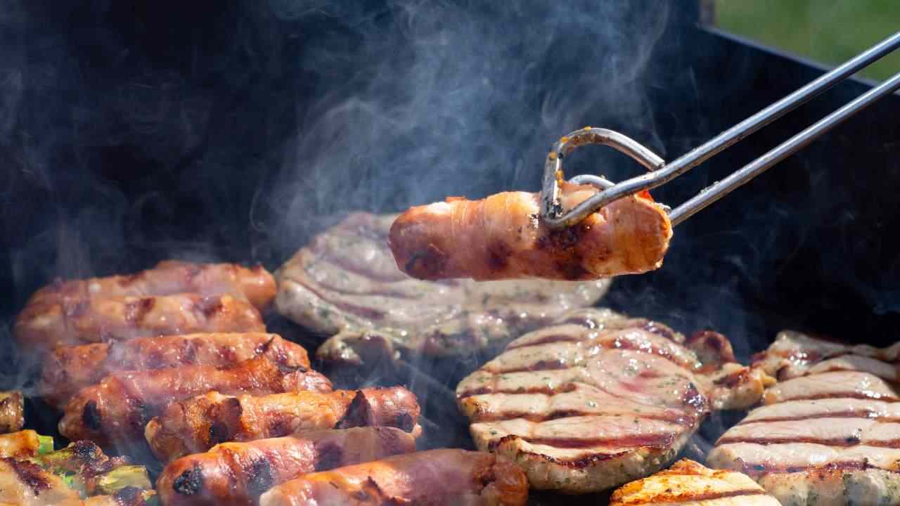barbecue invaso dai cinghiali roma