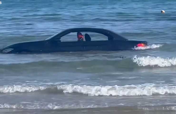 bmw recuperata col carro atrezzi dal mare