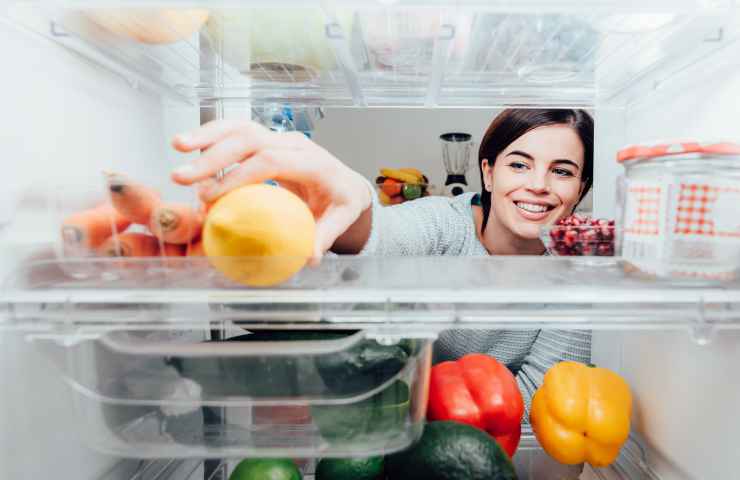 interno frigorifero alimenti