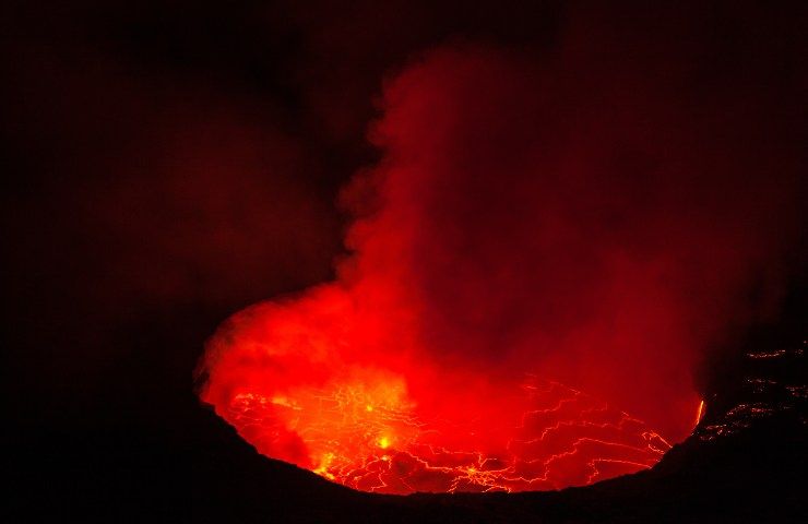 lava nel cratere dell'Etna