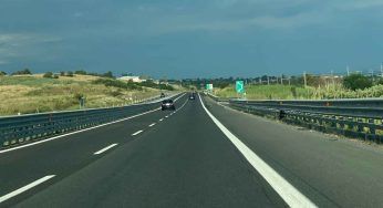 Limiti di velocità in autostrada, il ministro Salvini: “Valutiamo di alzarli in alcuni tratti”