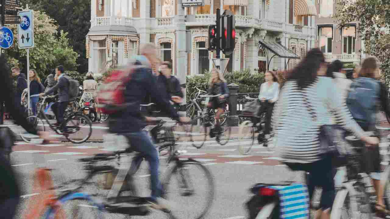 Riduzione inquinamento ambientale acustico ricorso bicicletta città