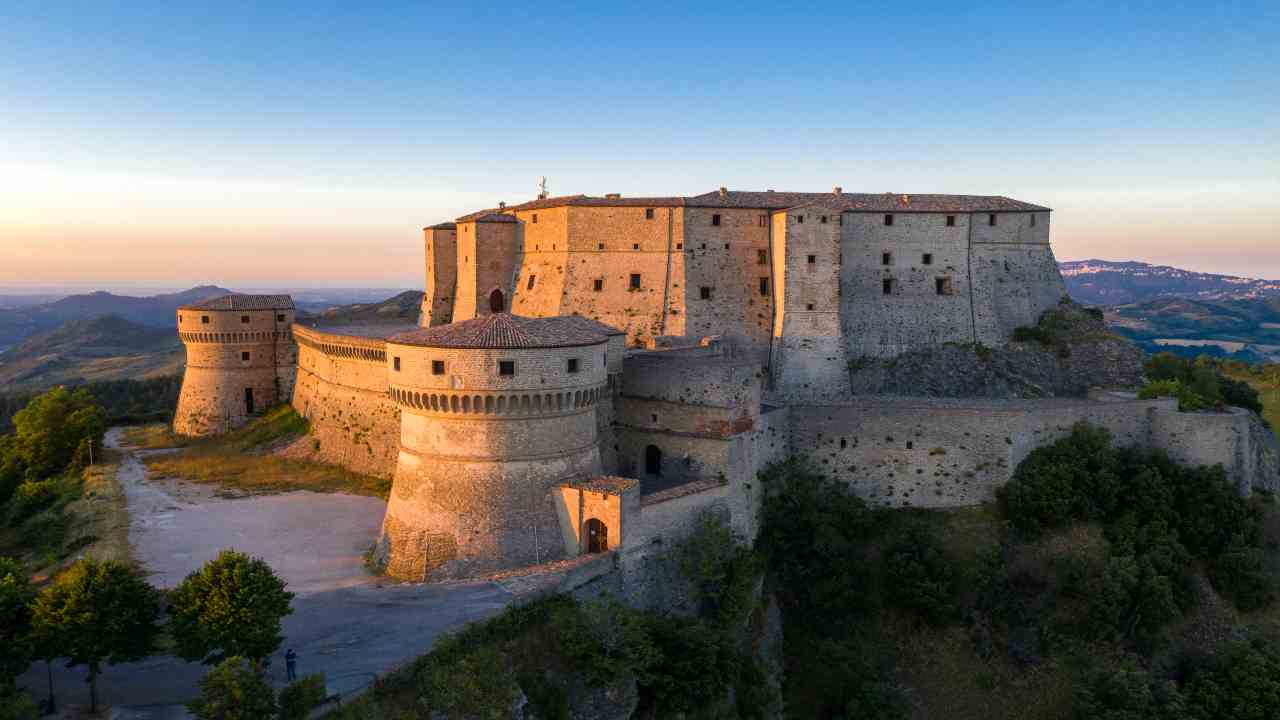 castel del Monte luogo simboli esoterici