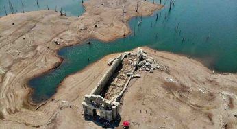 Messico, riaffiora (causa siccità) un’antica chiesa: le FOTO