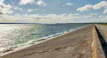 Ucraina, distrutta la diga di Kakhovka: gigantesca chiazza di petrolio verso il mar Nero