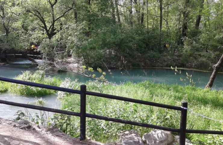 Oasi delle acque azzurre in Abruzzo 