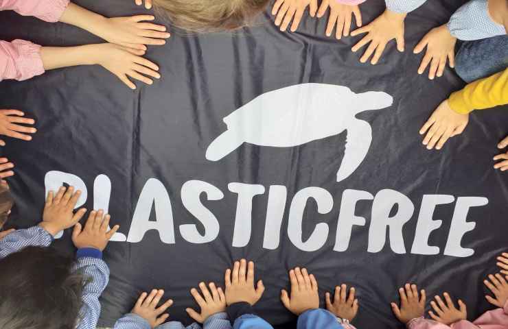 Palloncini protesta Plastic Free
