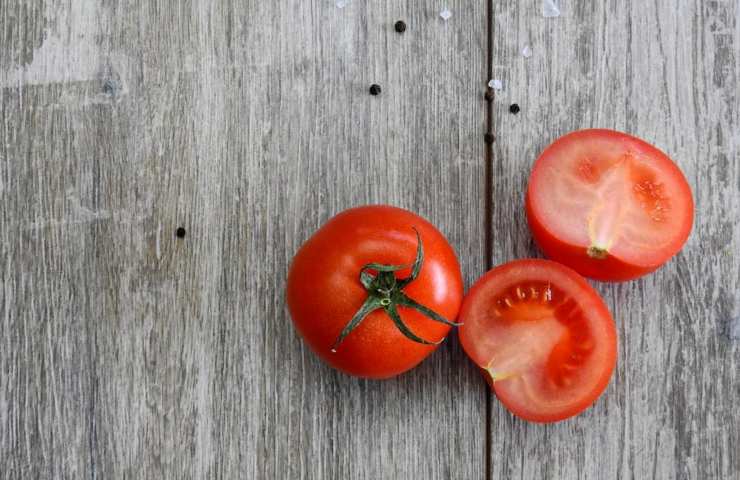 Pomodori, usali per pulire il lavello