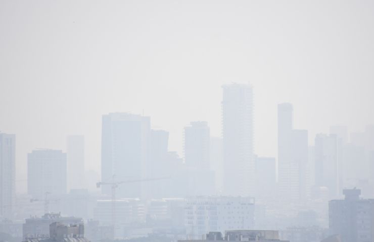 Inquinamento popolazione respira aria inquinata