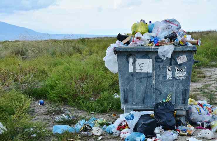 Spazzatura, l'iniziativa per dire addio alla plastica