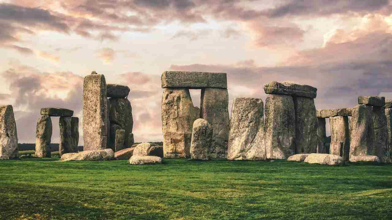 Cimitero neolitico grandi dimensioni scoperta Salisbury