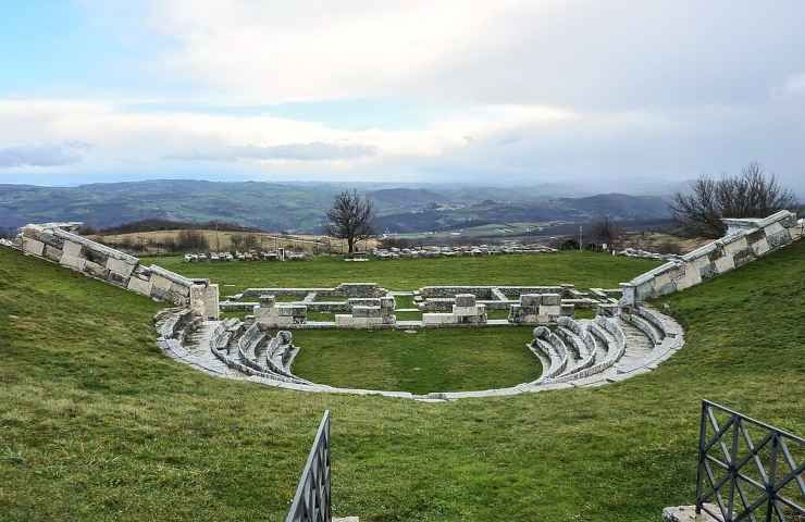 Siti archeologici Molise Teatro romano sannita