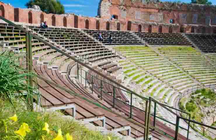 Taormina scoperta iscrizione teatro antico