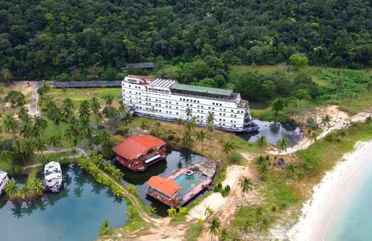 albergo nave fantasma in thailandia