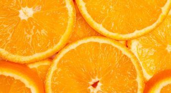 Succo d’arancia sempre più caro al supermercato: come prepararlo in casa (e conservarlo più a lungo)