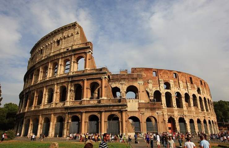 persone con problemi motori possono raggiungere piani alti colosseo