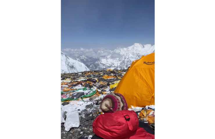 everest come una discarica