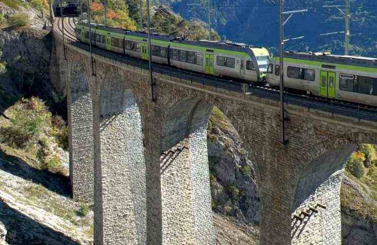 da domodossola a berna c'è il trenino panoramico